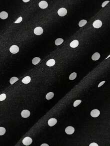Camiseta de mujer con cuello en U, con detalles de encaje y estampado de lunares modernos - Negro - Ver 4