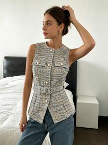 Women's Sleeveless Bolero Jacket, Tweed Fabric With Pearl Buttons, Front Closure And Matching Belt, Round Neckline, Elegant Design With A Fitted Effect, Neutral Colors, Textured Material, Sophisticated Style Ideal For Office Looks And Formal Spring Events. - 千鳥格 - 查看 5