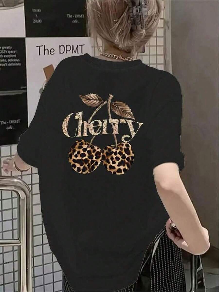 1 Pieza Camiseta Unisex Holgada 180g 100% Algodón Puro, Camiseta de moda unisex negra con diseño de cerezas y leopardo, estampado elegante, cómoda y ligera, ideal para verano, estilo casual, talla única, perfecta para salir o relajarse, categoría ropa,  2023. Cómoda y versátil para escuela, trabajo, salidas y eventos casuales - Negro - Ver 1
