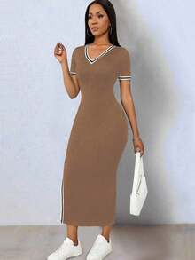 Elegante vestido de punto elástico de color negro y contraste con abertura en el bajo, cuello en V y manga corta para mujeres - Café integral - Ver 3