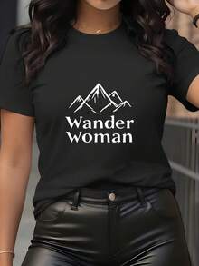 Camiseta ligera de verano para mujer, de manga corta, con un estampado de montaña y la frase "Wander Woman" impresa en ella, una camiseta estampada casual y elegante adecuada para mujeres, una prenda femenina elegante para el uso diario. - Negro - Ver 11