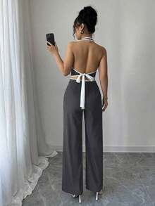 Set de 2 piezas para mujer: Top halter de cuello con recorte de contraste y espalda descubierta, y pantalones con bolsillo - Gris Oscuro - Ver 3