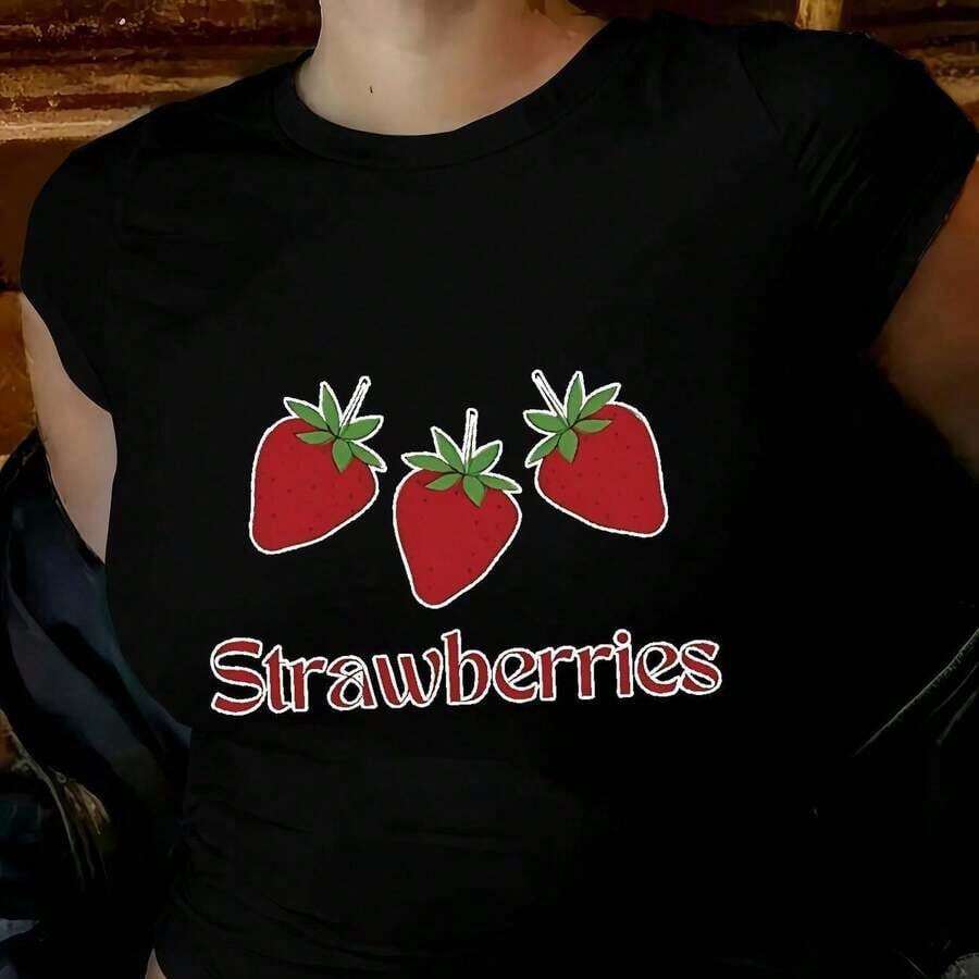 Cool Casual T-Shirt Y2K Charming Playful Strawberry Themed Women's Crop Top, Featuring Vividly Printed Adorable Strawberries & Matching Stylish Strawberry Lettering, Fade Resistant Long Lasting Premium Print, Eye-Catching Sweet Fruit Inspired Design, Perfect For Casual Daily Wear, Summer Hangouts & Street Style, A Cute Captivating Piece To Update Your Everyday Look Fashion - 黑色 - 查看 1