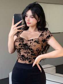 Blusa de manga corta con cuello cuadrado, fruncido y estampado floral de malla, top de verano lindo para mujer - Marrón 2 - Ver 2