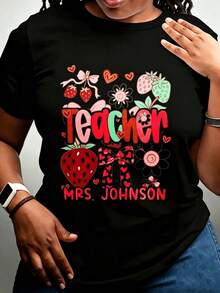 Women's Short-Sleeved, Crew Neck T-Shirt In A Variety Of Colors, Featuring The Word "Teacher" In Vibrant Lettering, Decorated With Strawberries, Bows, And Hearts. It Can Be Personalized With A Teacher's Name And Is Perfect For Teachers And Everyday Wear. Made Of Pure Cotton. - 黑色 - 查看 6