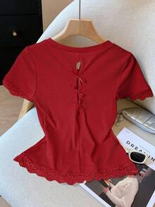 Camiseta de mujer de unicolor con cuello redondo, parche de encaje y manga corta con lazo en la espalda - Rojo - Ver 8
