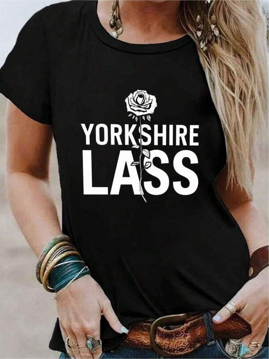 1pc Camisetas Para Mujer Camiseta única con diseño Y2K de la rosa de Yorkshire y el texto en blanco que resalta el estilo moderno y atrevido ideal para lucir en cualquier ocasión perfecta para los amantes de la moda y la originalidad y2k. Camiseta De Manga Corta De Algodón - Negro - Ver 1