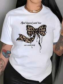 Women's Blouses: Eye-Catching Leopard And Bow Print T-Shirt - White Cotton Crew Neck Tee With An Ink Drop Design, Featuring Stylish Cursive Text "April Leopard Bow" And "Leave A Comment" -  Streetwear Suitable For Influencers And Social Media Enthusiasts, Medium Stretch, 100% Cotton. BJY2eurmuse - 白色的 - 查看 1