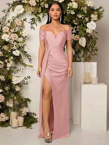 Vestido de dama de honor con hombros descubiertos, drapeado y abertura en el muslo en color rojo borgoña - Rosa Pálido - Ver 4