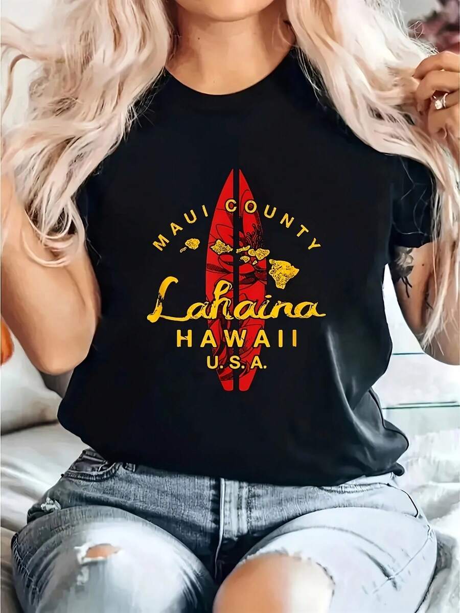 Women's Vintage Hawaiian Surf Print T-Shirt - Featuring A Design Of Surfboards And Tropical Flowers From Lahaina, Maui County, Hawaii, This Casual Short-Sleeve Crew Neck T-Shirt Is Made From Stretchy Fabric, Is Machine Washable, And Suitable For Spring, Summer, And Fall Wear. - 黑色 - 查看 1