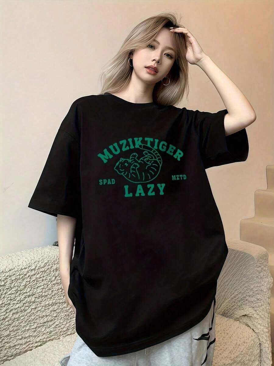 Limited Time Offer, Limited Quantity Available, Flash , Women's Shirts, Women's T-Shirts. Plus Size Women's Loose-Fitting Short-Sleeve Graphic Print T-Shirt - Japanese And Korean Style, Round Neck, Casual Fit, Medium Stretch Breathable Fabric, Machine Washable, Comfortable For Spring, Summer And Autumn, Comfortable And Casual Style, Loose Fit, Durable For Daily Wear. - 黑色 - 查看 1