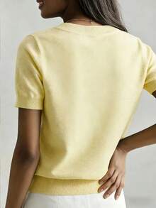 Camiseta de punto de manga corta de unicolor y peso ligero para mujer, top de verano minimalista en rojo - Amarillo claro - Ver 2