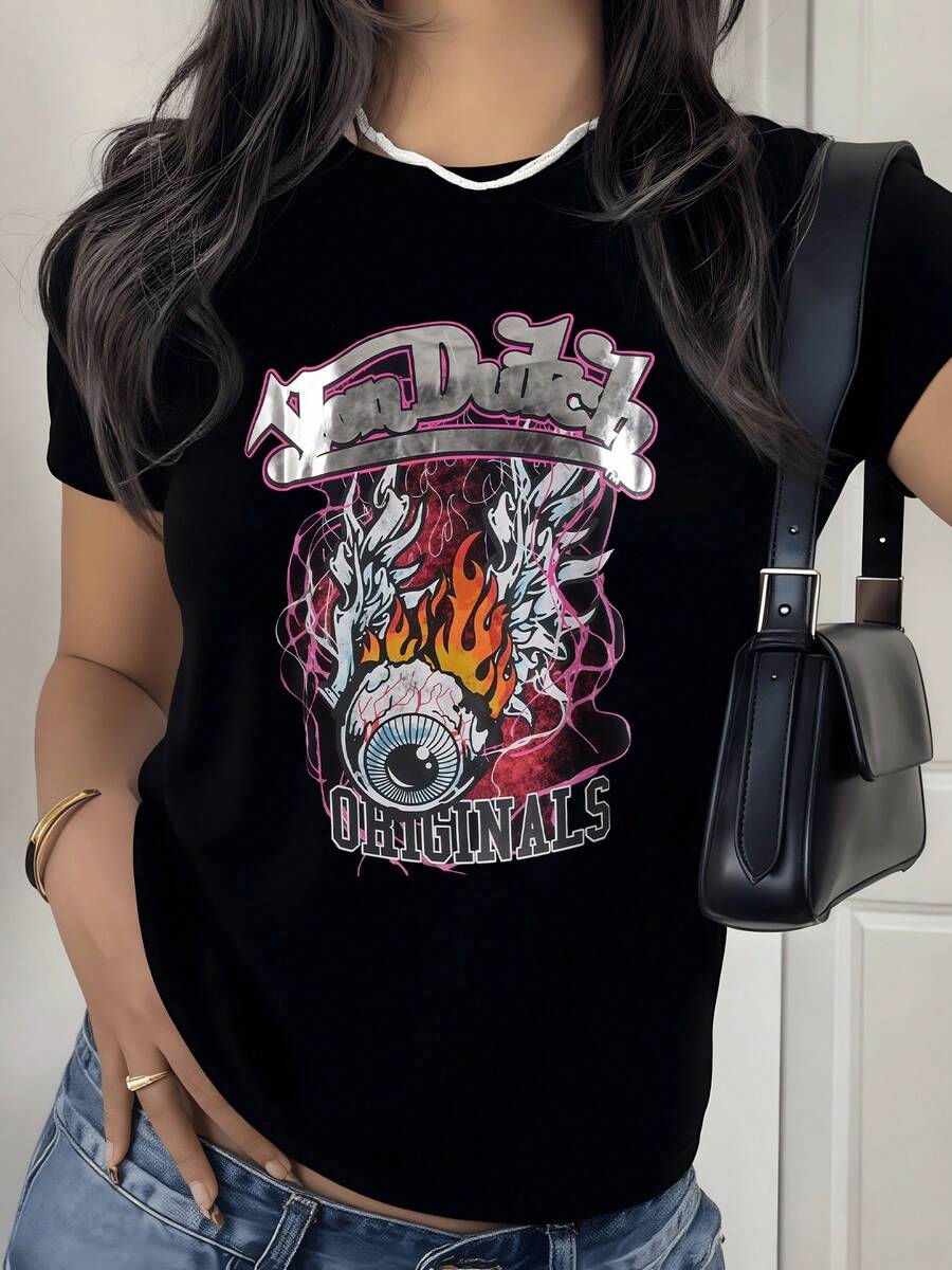 A Fiery Eye Surrounded By Flames And Vibrant Energy Symbolizes Intense Vision, Inner Power, And A Free Spirit With A Modern Artistic Touch. This Comfortable, Casual Women's T-Shirt Is Perfect For Everyday Wear. - 黑色 - 查看 1
