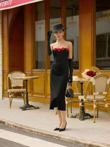 xheSHEIN MOD Vestido tubo midi de terciopelo con flores 3D en color borgoñaxhe - Negro - Ver 3