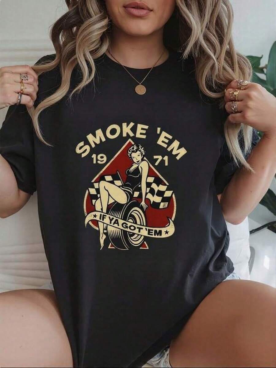 Camisetas Para Mujer AlgodónCamiseta casual vintage para mujer con estampado retro "Smoke 'Em 1971" - diseño estilo rockero y pin-up - ideal para uso diario o eventos informales - disponible en negro, varias tallas - ropa de moda urbana -  en camisetas gráficas. mundial 2026 - Negro - Ver 1