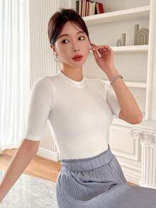 Camiseta casual de mujer con cuello alto, manga corta, ajustada, con cierre cruzado delantero, sólida y sexy.Versátil para usar en verano, estilo preppy. - Blanco 3 - Ver 6