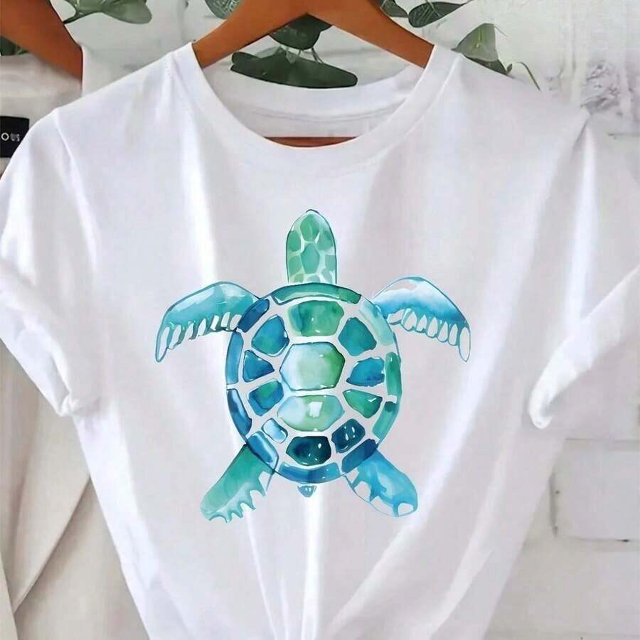 Plus Size Women's Clothing, Soft And Breathable Sea Turtle Graphic Print T-Shirt - Relaxed Fit, Short Sleeve, Round Neck, White Beach Top, Ocean Blue-Green Design For Casual Everyday And Travel Outfits, Comfortable Machine Washable T-Shirt For All Seasons, Turtle Collar, Women's Short Sleeve Printed T-Shirt, Round Neck, Casual T-Shirt For Daily Wear And Travel. - 白色 - 查看 1