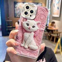 Officially Licensed Disney The Aristocats Marie Phone Case, This Protective Phone Case Features An Elegant Print Of Lovely White Marie Cat Surrounded By Intricate Floral Embossment Details, Against A Soft Pink Background, Made With Flexible, Durable TPU Material To Guard Against Daily Wear And Tear, With A Raised Camera Frame Decorated With Heart‑Shaped Accents, Slim Lightweight Construction, Compatible With Mainstream Smartphone Models, A Luxurious Choice For Marie Lovers. - 白色 - 查看 2