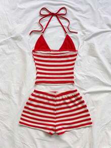 Conjunto de 2 piezas de mujer para vacaciones de primavera/verano, con top de camisola de cuello de halter de punto a rayas rojas + shorts cortos de talle bajo a rayas rojas vintage - Rojo y blanco - Ver 2