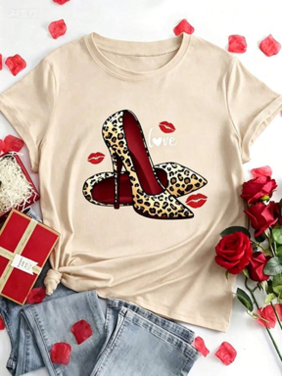This Casual T-Shirt Features A Simple Print, A Round Neck, And Short Sleeves. The Classic, Basic Design Is Universally Flattering, And The Loose, Relaxed Fit Feels Comfortable And Breathable. The Fine, Soft Texture Is Soft Against The Skin And Breathable, So It Won't Pill Or Lose Its Shape Over Time. The Subtle, Elegant Print Design Is A Must-Have For Summer. This Versatile Piece Pairs Perfectly With All Kinds Of Bottoms-You Can't Go Wrong. - 米色 - 查看 1