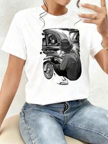 The Image Shows A Man In A Hat Reflecting His Own Skull In A Car While A Woman With A Painted Face Observes Him, Symbolizing The Duality Between Life And Death And Deep Introspection. Women's T-Shirt 100% Cotton. New Summer Women's T-Shirt, Casual And Comfortable Crew Neck Top - 紅色的 - 查看 7