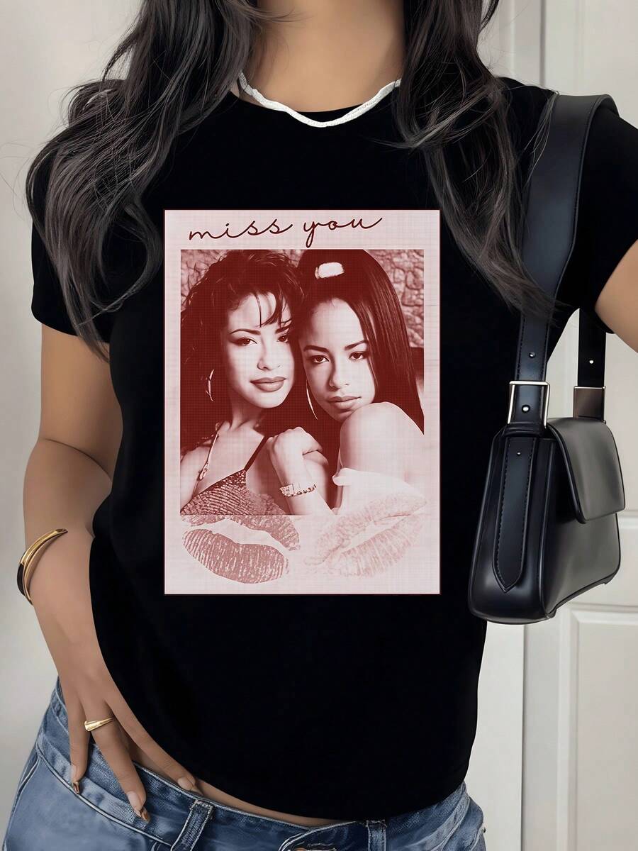 Passionate Kisses And Expressions Of Affection Show The Emotion Of Missing And Remembering Someone Special In An Intimate Moment. A Modern, Casual Women's T-Shirt For Comfortable And Attractive Everyday Wear. - 黑色 - 查看 1