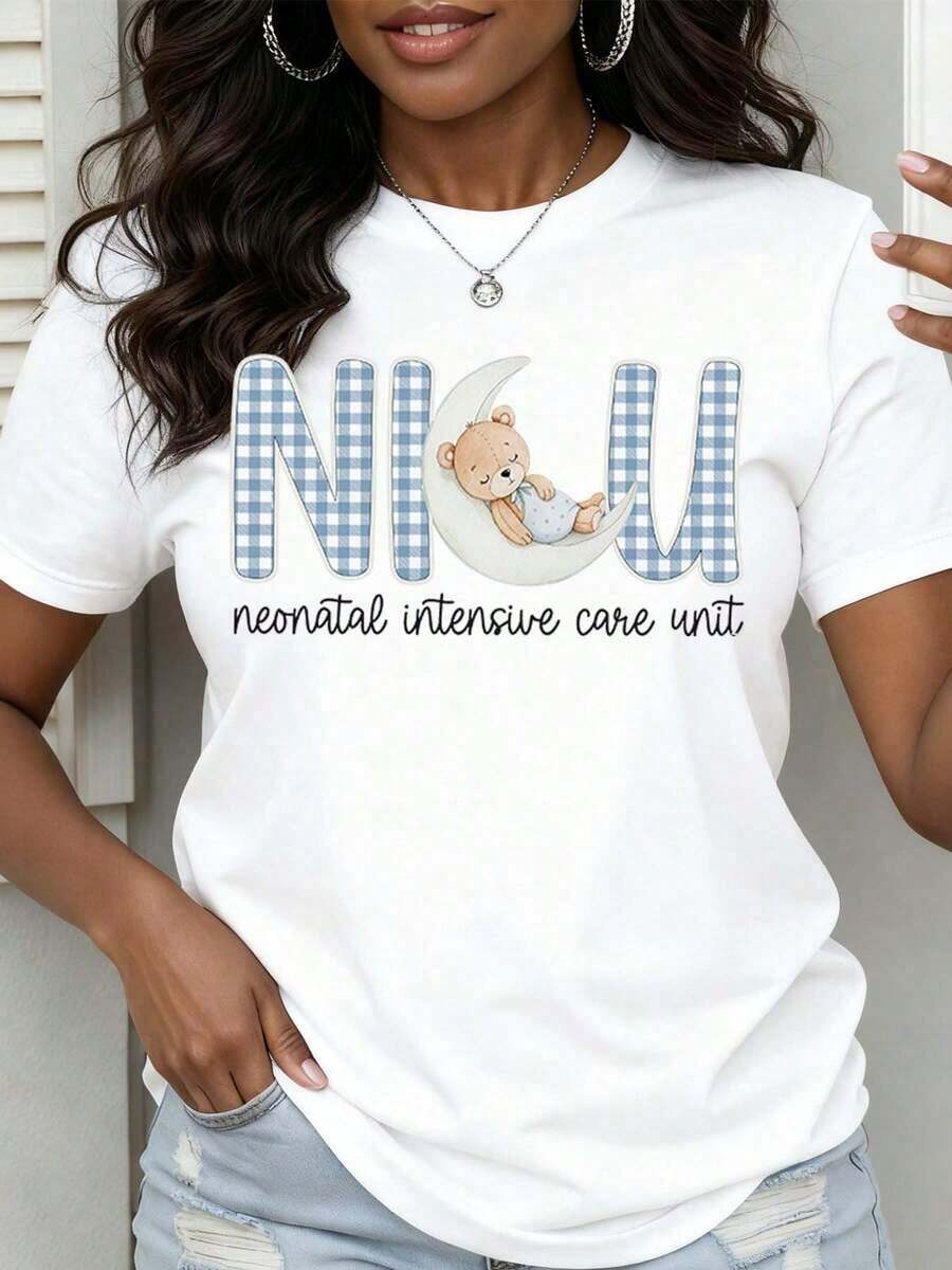 Under The RadarNiu T-Shirt For Nurses And Healthcare Workers In The Neonatal Intensive Care Unit, With Adorable Bear Design And Blue Plaid Pattern, Baby Care Theme, Gift For NICU Staff - Vintage Urban Style, Unisex, Cotton, Short Sleeve, Round Neck And Loose Fit. - 白色 - 查看 1