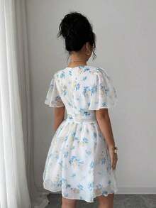 Vestido Estilo Francés  – Corto, Fruncido, con Estampado Digital y Elegancia Femenina - Azul - Ver 2
