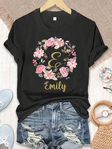Vintage 100% Cotton T-Shirts With Personalized Floral And Letter Prints - Personalized T-Shirts With Floral Name Print, Gifts For Teachers/Mothers/Bridesmaids - Casual Round Neck Style, Decorated With Letter And Plant Patterns, Machine Washable And Suitable For All Seasons. - 黑色 - 查看 3