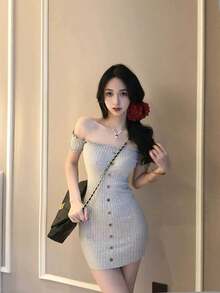 A French-Style Chiffon Suspender Dress With A Rose Print. This Summery Design Features An Elegant Openwork Floral Print And A Fitted Skirt. - Grey - View 3