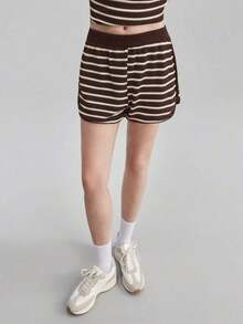 Conjunto de 2 piezas para mujer Verano 2026SS, top de polo de manga corta con rayas de contraste y shorts con bolsillos, adecuado para uso casual, de negocios, vacaciones, playa, fiesta de cumpleaños, uniforme de maestro, viajes, estilo urbano chic, - Marrón Chocolate - Ver 7