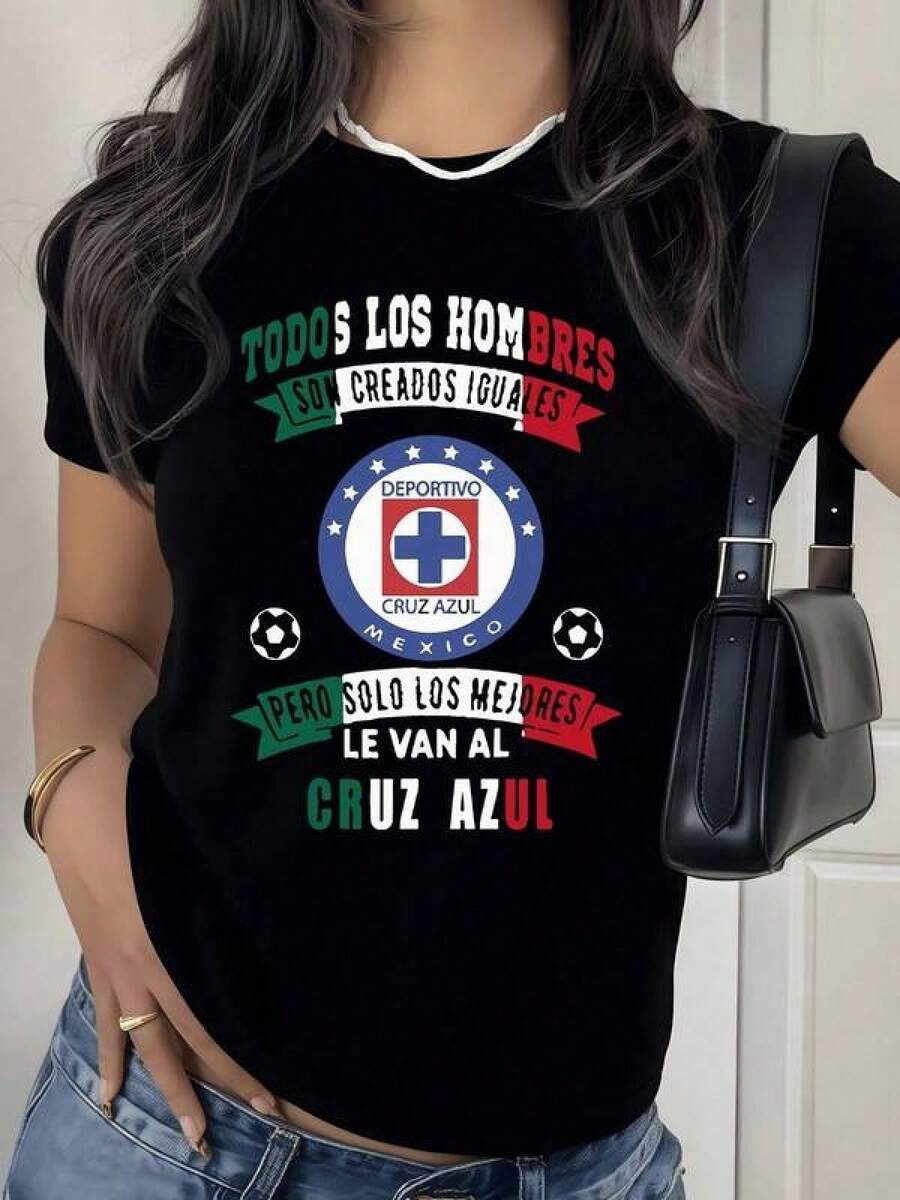 Frase que celebra la pasión por el fútbol mexicano mostrando orgullo por los hombres que siguen al Cruz Azul con colores patrios símbolo de igualdad y excelencia camiseta para mujer 100% algodón - Negro - Ver 1