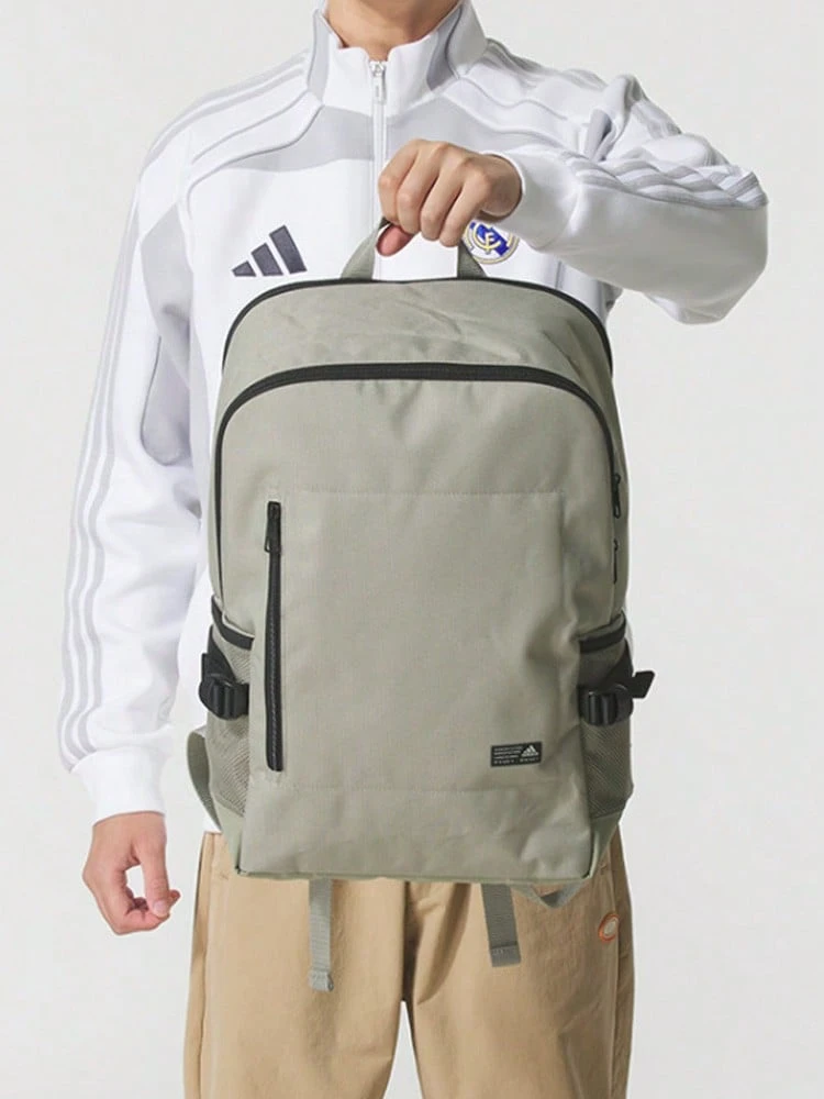 Mochila adidas Classic BP Boxy de 25 litros con logotipo en contraste, fabricada en fibra de poliéster, unisex y para parejas, color gris. - Gris - Ver 1