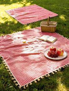 1 pieza Encantadora manta rectangular de cuadros rojos y blancos para picnic - Ideal para el Día de San Valentín, celebraciones de Pascua, mantel de rayón tejido con flecos, perfecto para acampar en invierno, salidas a la playa, telón de fondo para fotografía y accesorio para picnic - Rojo - Ver 4