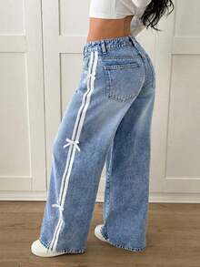 PETITE Jeans de pierna ancha de cintura baja con bloque de color lavado, decoración de lazo para mujer, jeans de mezclilla de lavado oscuro de estilo vintage para fiestas de Año Nuevo y streetwear de invierno - Lavado ligero - Ver 2