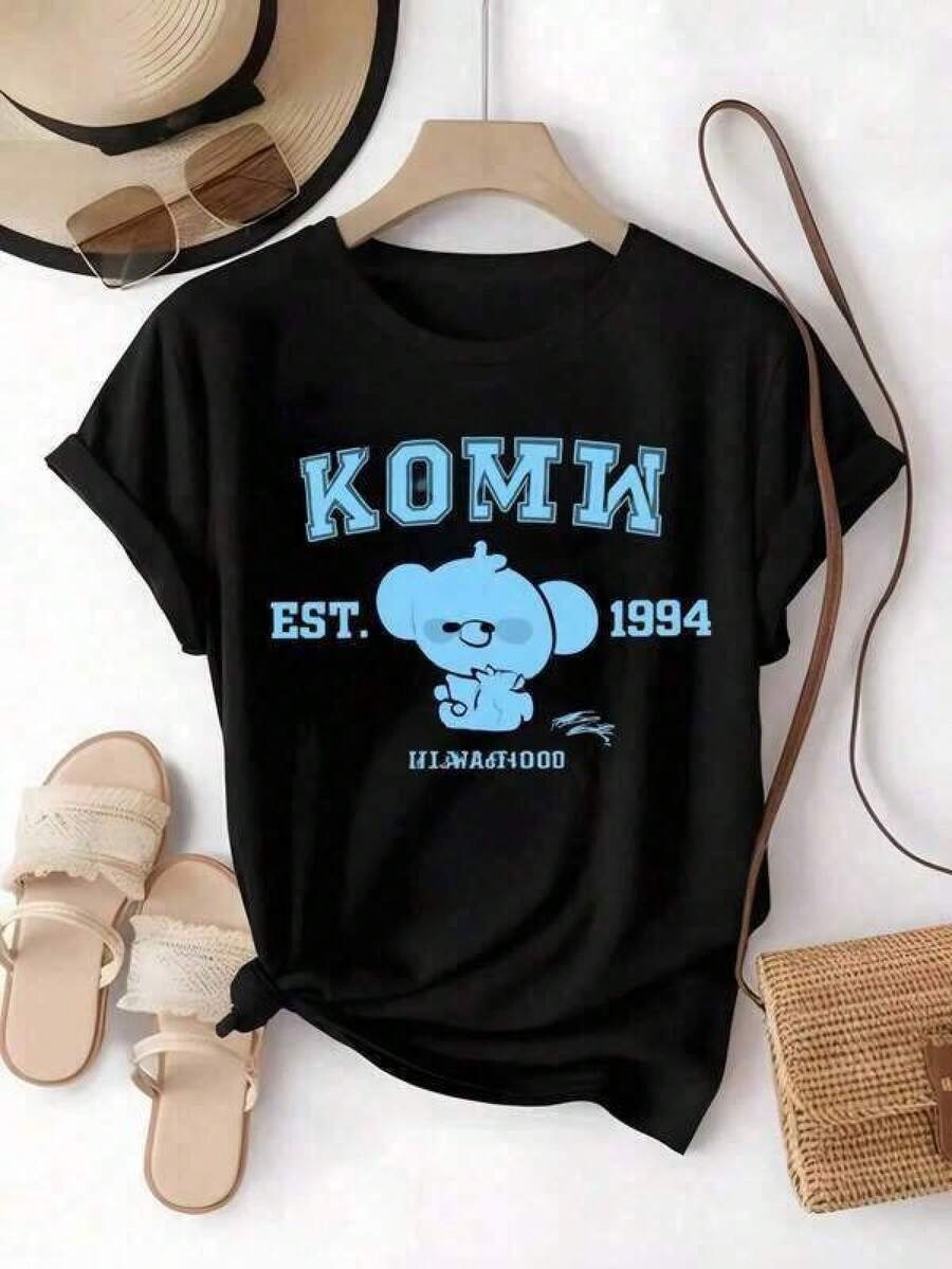 Camiseta de Mujer con Estampado Gráfico a la Moda KOYA BT21, K-Pop, Elefante Azul, Casual, Coreana, para Uso Diario, Blusas Elegantes para Mujer, Tops, para Parejas, Blusas para Mujer con Curvas.Cuello Redondo Casual, Manga Corta, Ropa para Todas las Temporadas, Copa Mundial 2026, Ropa de Mujer - Negro - Ver 1