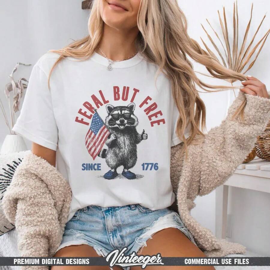 pero libre Diseño retro gráfico del 4 de julio Diseño divertido de camiseta con mapache Diseño digital imprimible por sublimación para el Día de la Independencia de EE. UU. - Blanco - Ver 1