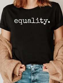 Camiseta Deportiva Casual para Mujer en Negro con Diseño de Texto Pixelado Equality - Elástica y de Cuello Redondo, Lavable aáquina, Ajuste Cómodo para Todas las Estaciones, para un Look Moderno y Comprometido. - Negro - Ver 1