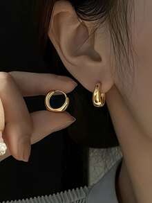 1 Pair Elegant French Style, Minimalist Small Hoop Earrings, Women's Gold Earrings, Retro Design, Suitable For Daily Wear And Parties, Valentine's Day Gift, Essential Accessory For Girls, Suitable For All Seasons - Yellow Gold - View 2