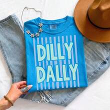 Camiseta Dilly Dally de , Camiseta con Estampado de Rayas Estilo Preppy, Camiseta de Mujer para Primavera Verano, Top Casual Estético y Bonito, Regalo para Ella o su Pareja - Azul - Ver 2