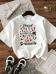 Women's 2026 T-Shirt With 'Proud Mom Of A Class Of 2026 Graduate' Print, Black And White Options, Floral Graphic With Lettering, Casual Everyday Wear T-Shirts, Summer Tops, Graphic Tees, Summer Sets, Women's Crop Tops, Casual Blouses For Women - 白色 - 查看 3