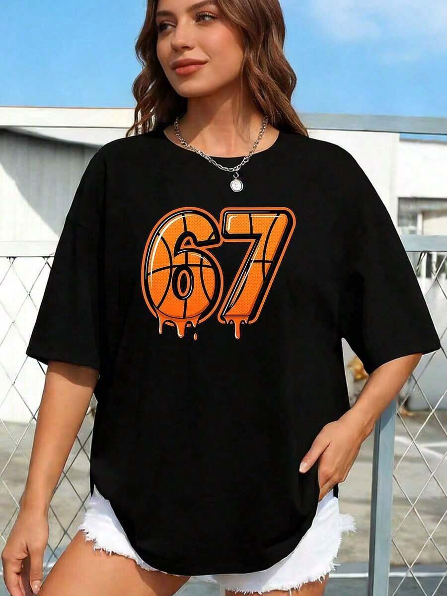 Women's Dripping Basketball Graphic Print T-Shirt Number 67, Sports Fan T-Shirt, Soft Pure Cotton, Casual Style For Game Day Or Everyday Wear, Unique Gift For Women. - 黑色 - 查看 1