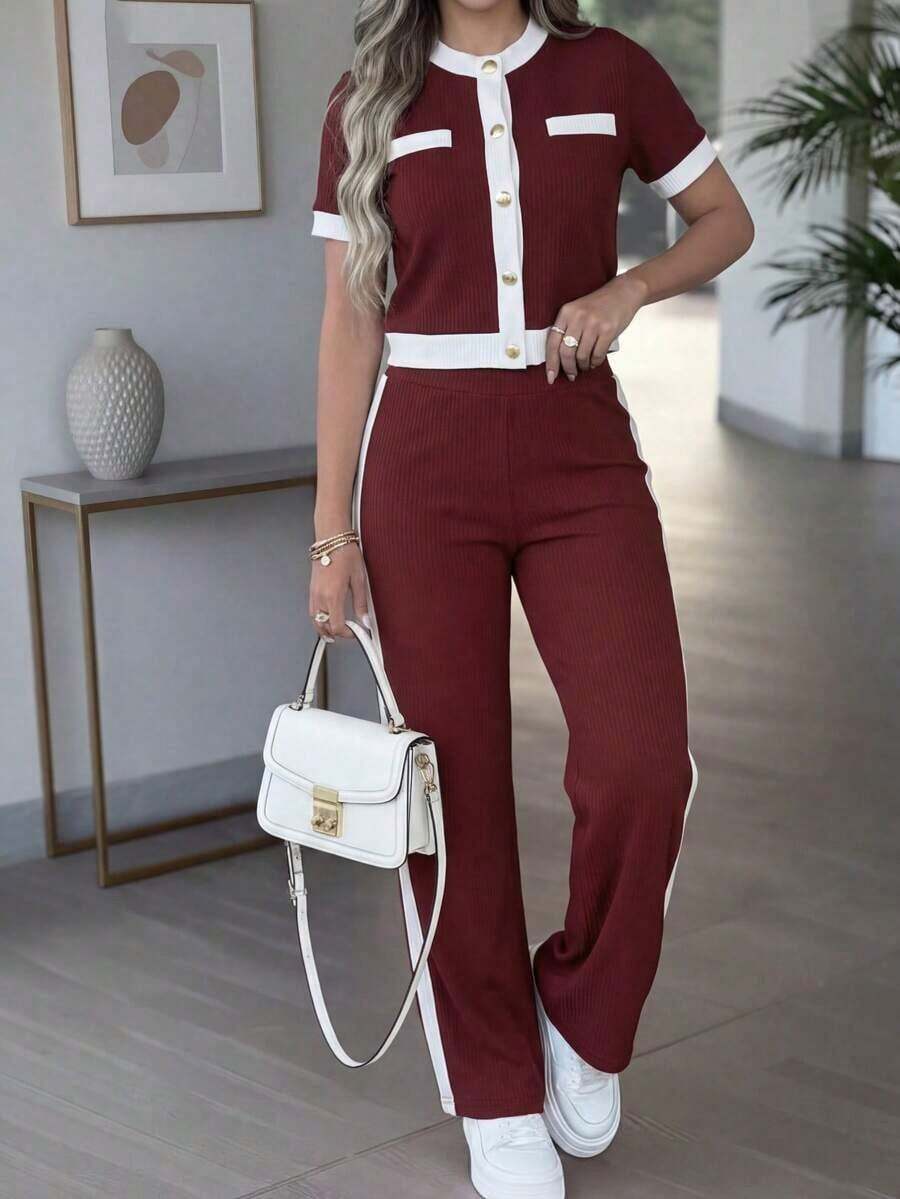 Conjunto casual de 2 piezas para mujer primavera/verano, diseño de bolsillo falso con botones de color contrastante, cuello redondo, manga corta y pantalones de cintura alta con ajuste relajado, elegante - Burdeos - Ver 1