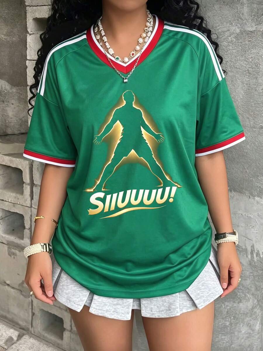 Playera Oversize para Mujer - Camiseta Verde V-cuello Estilo Jersey con Diseño de Celebración - Verde - Ver 1