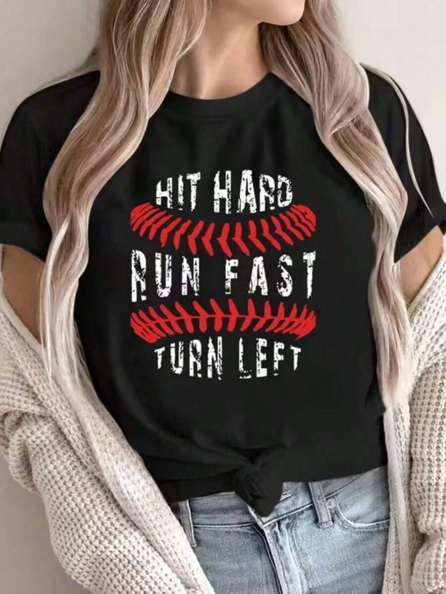 Camiseta casual para mujer, una blusa de manga corta para actividades diarias, estampada con el eslogan "Baseball Stitch With Hit Hard Run Fast Turn Left", adecuada para usar en vacaciones. - Negro - Ver 1