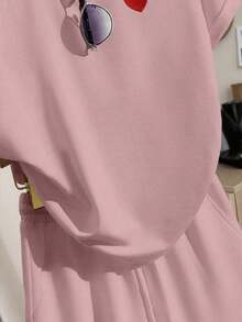 Conjunto informal de 2 piezas con bordado de corazón, camiseta y shorts, de moda para el verano - Rosa - Ver 3