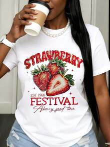 Camiseta Gráfica de Manga Corta "Strawberry Festival Est 1968 A Berry Good Time" para Mujer, Talla Grande, Blanca y Negra, Estilo Casual de Verano con Estampado de Fresas y Diseño Vintage. - Blanco - Ver 1