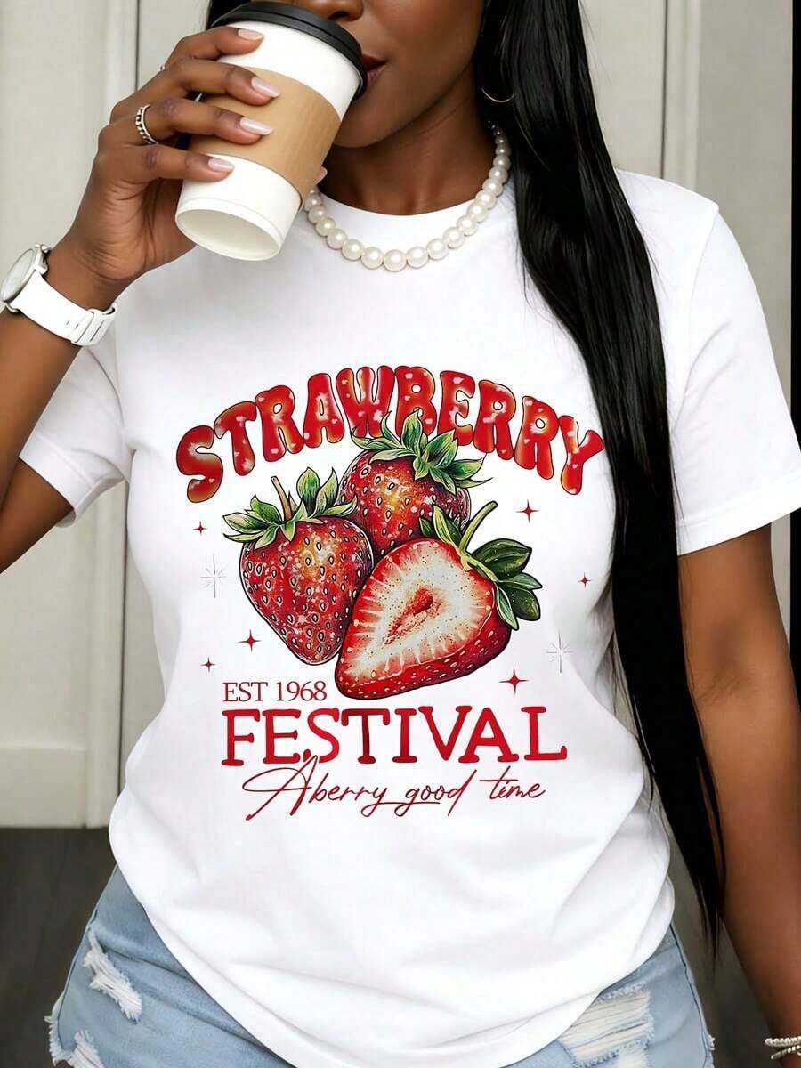 Camiseta Gráfica de Manga Corta "Strawberry Festival Est 1968 A Berry Good Time" para Mujer, Talla Grande, Blanca y Negra, Estilo Casual de Verano con Estampado de Fresas y Diseño Vintage. - Blanco - Ver 1
