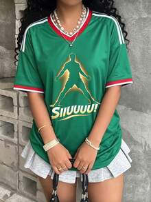 Playera Oversize para Mujer - Camiseta Verde V-cuello Estilo Jersey con Diseño de Celebración - Verde - Ver 2