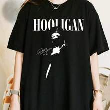 Playera Unisex 100% Algodón "HOOLIGAN" -A254 Diseño Gráfico Urbano con Silueta de Figura Enmascarada, Camiseta de Streetwear Estilo Edgy y Moderno, Colección de Moda Callejera, Disponible en Tallas S-3XL, Ideal para Amantes de la Estética Urbana, Calidad - Blanco - Ver 8